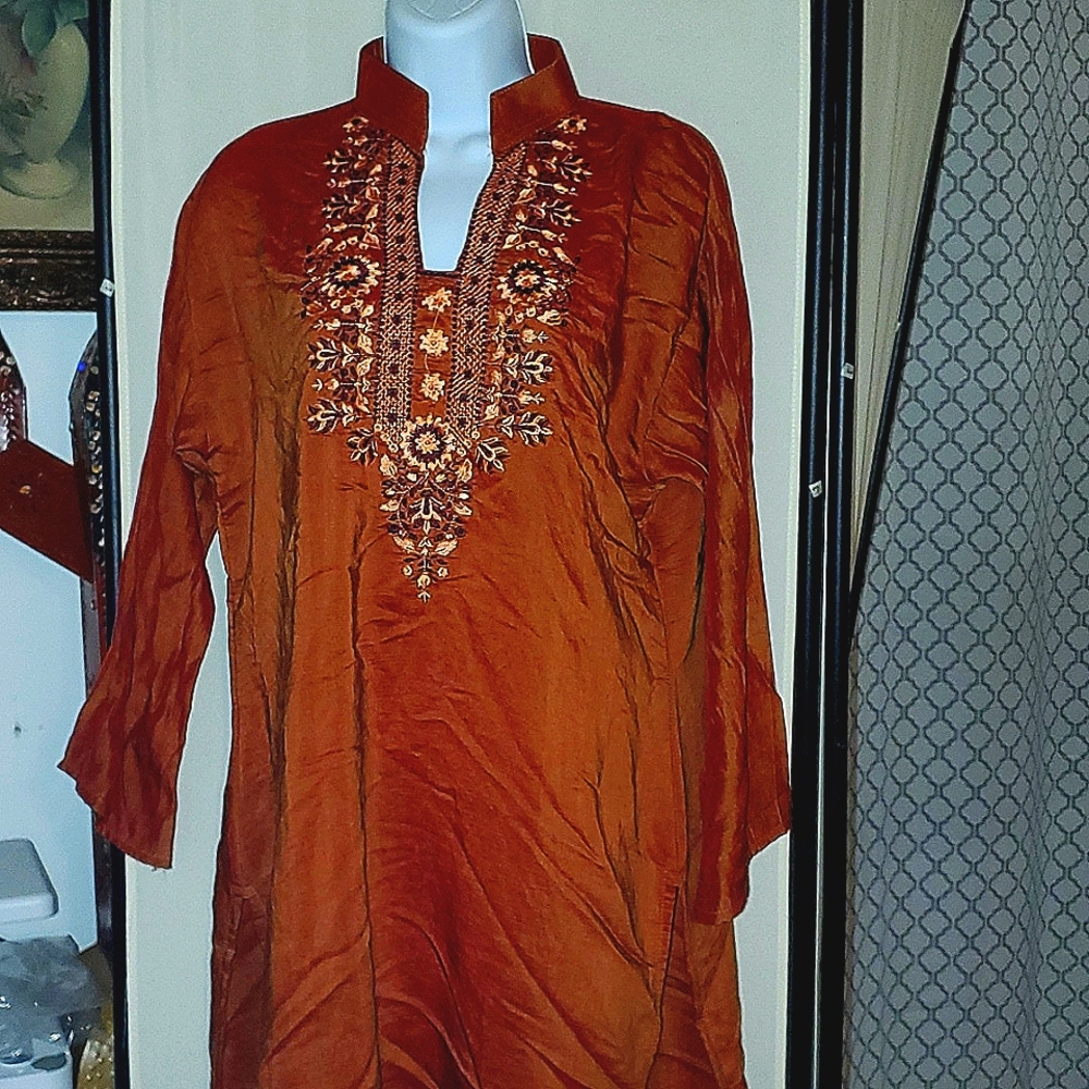 Gorgeous Pakistani Indian Top. Size Medium. Shiny Cotton Fabric. VL Collection